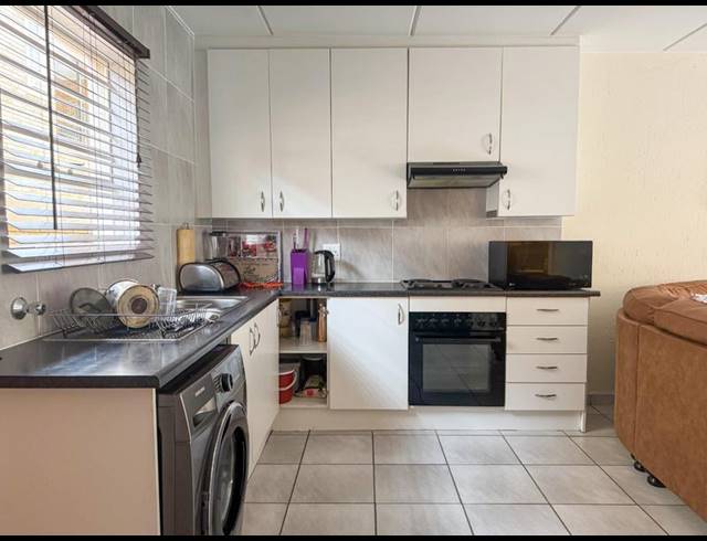 3 BEDROOM TOWNHOUSE FOR SALE IN WILGEHEUWEL